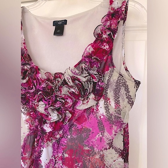 Ann Taylor Petite Top🌺🌸 - Picture 3 of 9